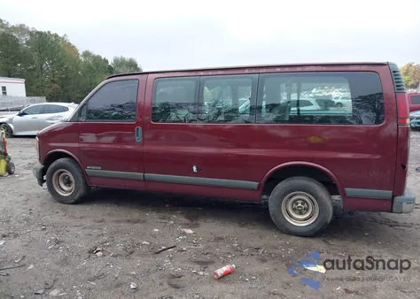 2002 Chevrolet Express z USA, uszkodzony, nr VIN 1GNFG15M621148116